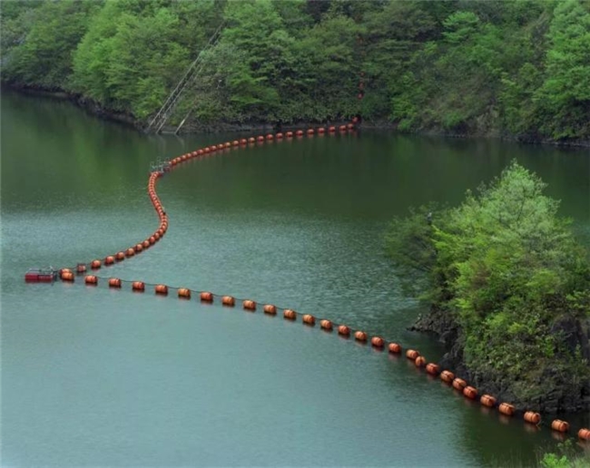 水与混凝土的对话：柴田敏雄镜头里的当代风景