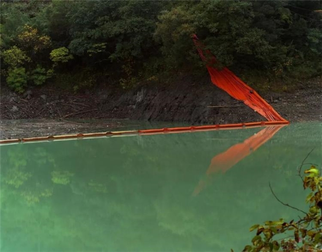 水与混凝土的对话：柴田敏雄镜头里的当代风景