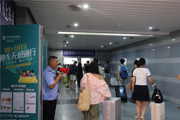 景德镇北站迎战“暑运”高峰  市城投集团物管公司全力保障出行