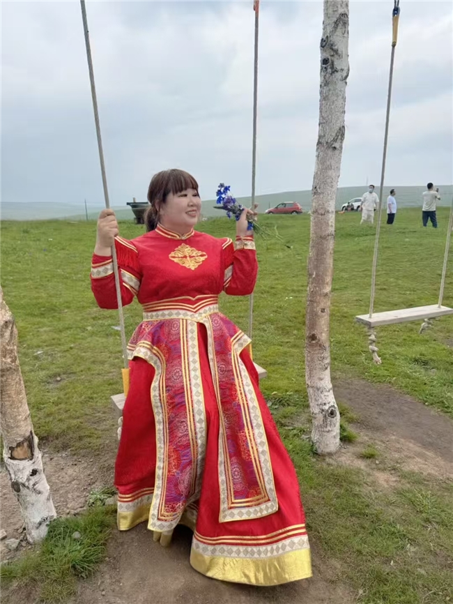女中音歌唱家索伦嘎：八月的音乐之约与草原祝福