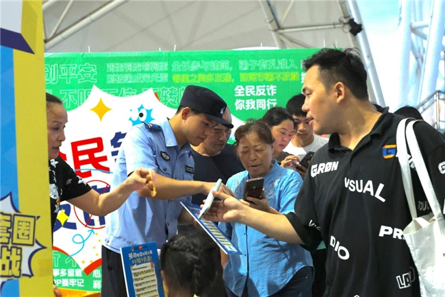 “蛋”定防诈！劲仔七个博士携手长沙湘雅路派出所，开展社区公益科普行动