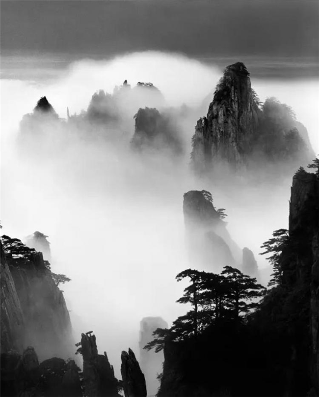 黑白光影里的黄山诗学，汪芜生用半世纪追寻山水摄影的禅意灵魂