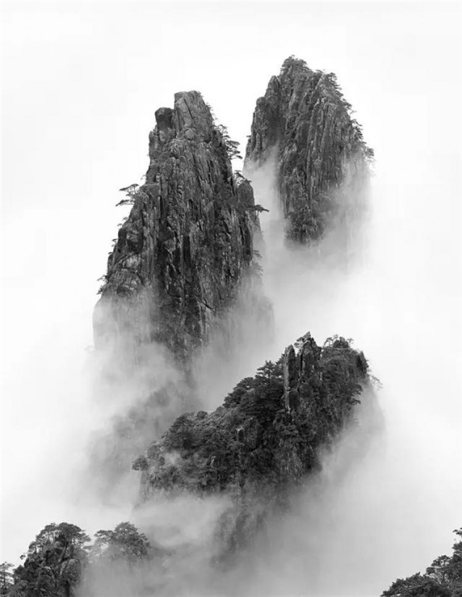 黑白光影里的黄山诗学，汪芜生用半世纪追寻山水摄影的禅意灵魂