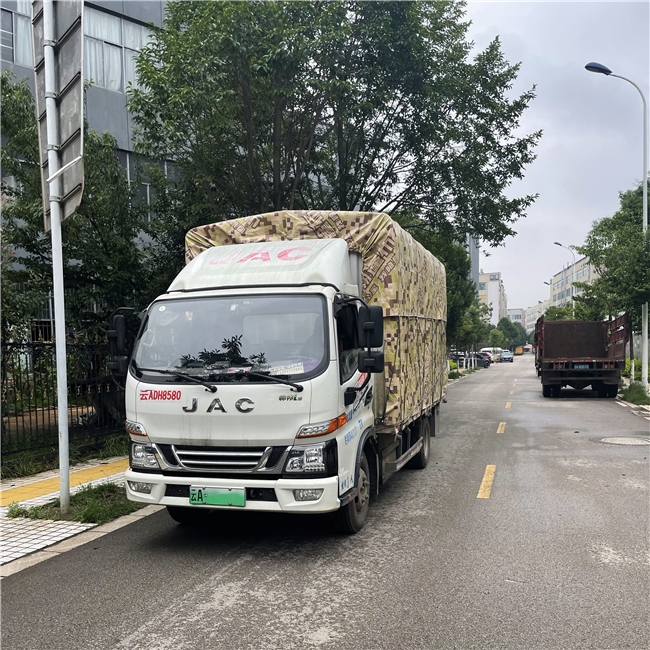 江淮新能源轻卡双枪快充技术：18分钟补能260公里，提升运输效率