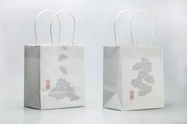 从插画大奖到个人展，栗田有佳以传统与现代交织的视觉语言备受关注