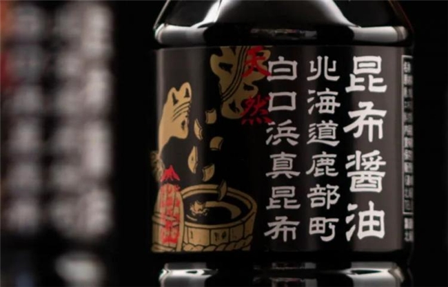 从插画大奖到个人展，栗田有佳以传统与现代交织的视觉语言备受关注