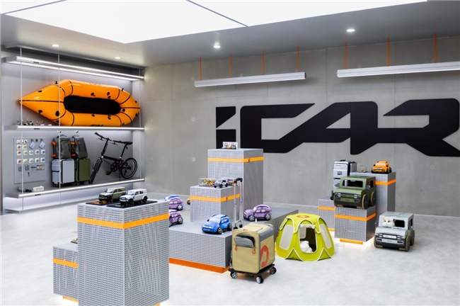 iCAR V23改装家族高能登陆成都车展，赛博版首秀亮相