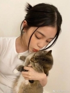 五猫家长欧阳娜娜，在选猫粮上够“顽皮”的