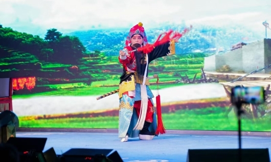 《京东超市首届羊奶粉节，安心羊奶就要“看得见来路”》