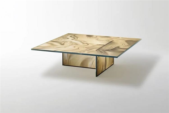 当代设计大师的玻璃创想，帕特里夏・乌奎拉与她的 Glas Italia 家具系列