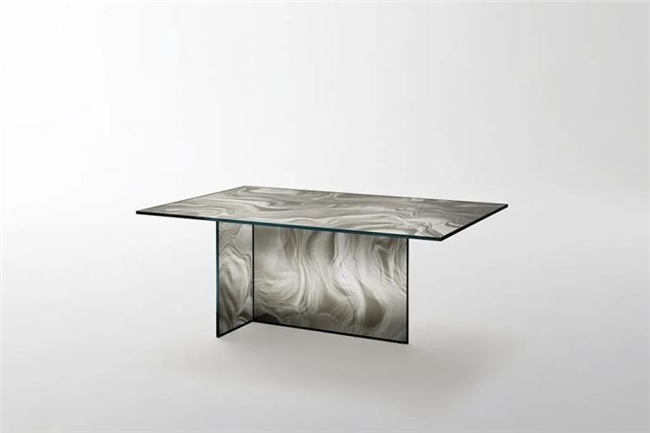 当代设计大师的玻璃创想，帕特里夏・乌奎拉与她的 Glas Italia 家具系列