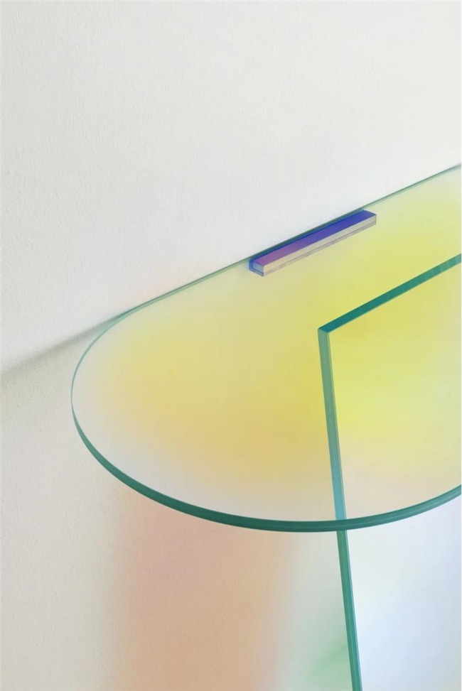 当代设计大师的玻璃创想，帕特里夏・乌奎拉与她的 Glas Italia 家具系列