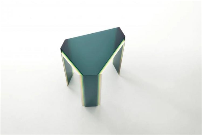 当代设计大师的玻璃创想，帕特里夏・乌奎拉与她的 Glas Italia 家具系列