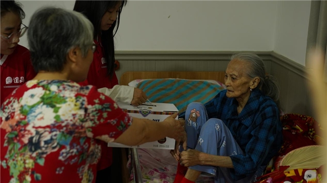 商业向善的双轨实践：谊品生鲜十二周年以“暖光行动”与供应链效能重塑社区零售价值