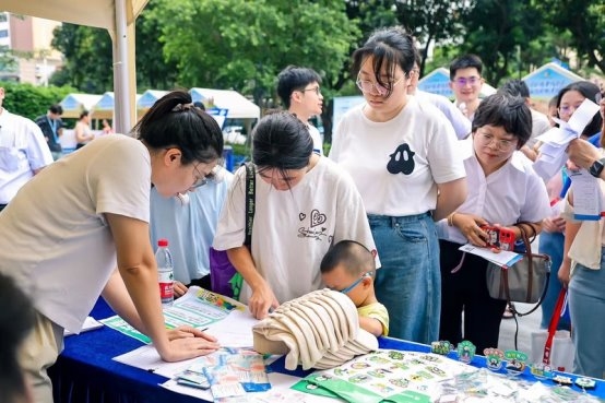 “反诈小绿书”进商圈！腾讯微保助力守护市民养老钱
