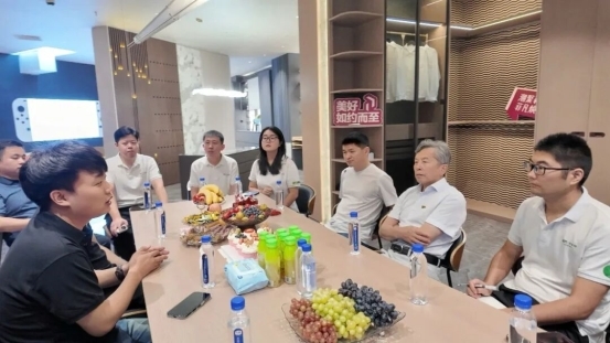 千年舟集团董事长陆铜华调研柏菲伦全屋定制厦门新店，深化新商战略赋能(图2)