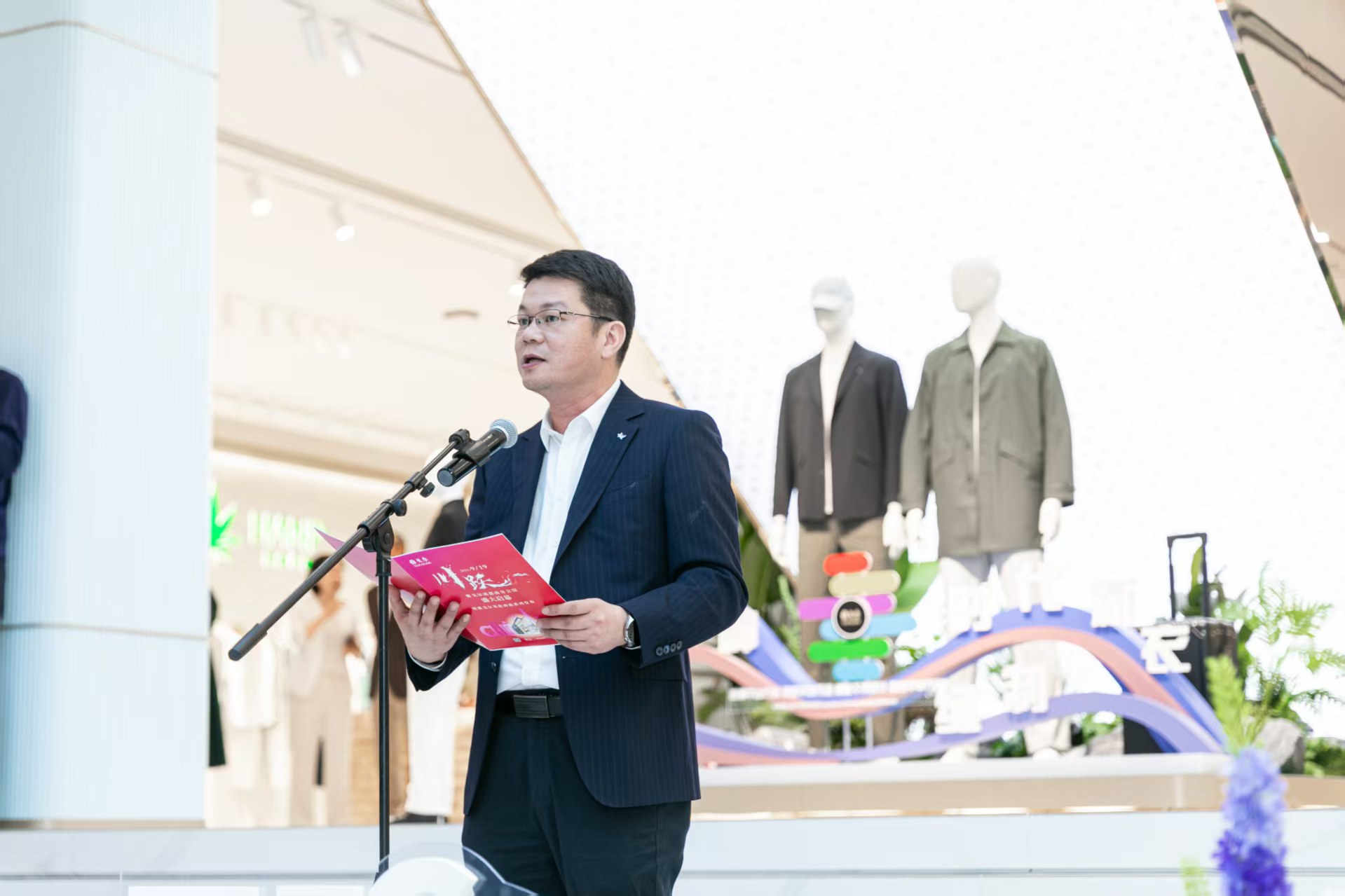 “川跃”蓉城！雅戈尔成都商务会馆于春熙路盛大启幕，英伦商旅系列全球首发！