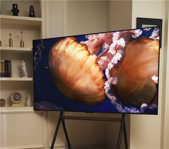 越看越上头！TCL T7L Ultra抗反光黑科技打造超绝观影体验(图1)