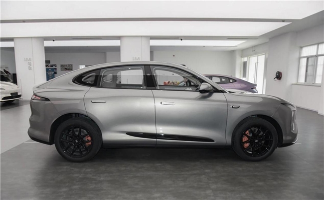 配置、权益、续航全面对比:昊铂HT凭什么比智己LS6更值得入手? 配置、权益、续航全面对比:昊铂HT凭什么比智己LS6更值得入手?