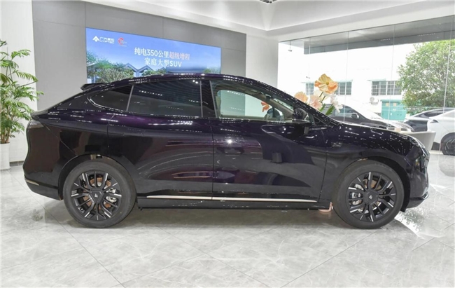 配置、权益、续航全面对比:昊铂HT凭什么比智己LS6更值得入手? 配置、权益、续航全面对比:昊铂HT凭什么比智己LS6更值得入手?