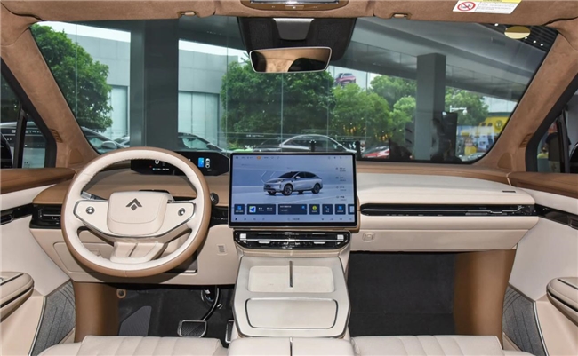 配置、权益、续航全面对比:昊铂HT凭什么比智己LS6更值得入手? 配置、权益、续航全面对比:昊铂HT凭什么比智己LS6更值得入手?