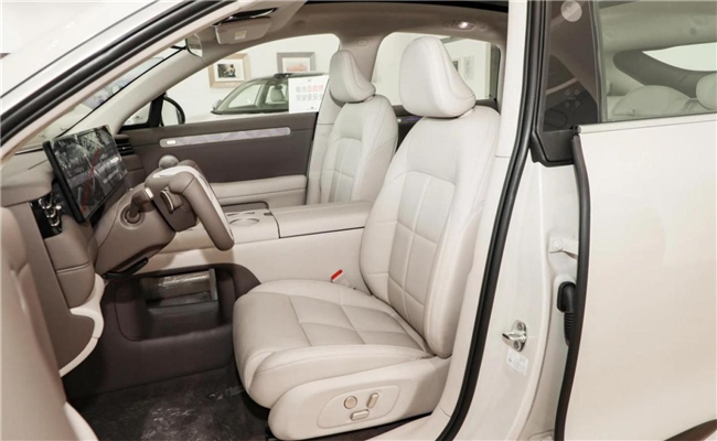 配置、权益、续航全面对比:昊铂HT凭什么比智己LS6更值得入手? 配置、权益、续航全面对比:昊铂HT凭什么比智己LS6更值得入手?