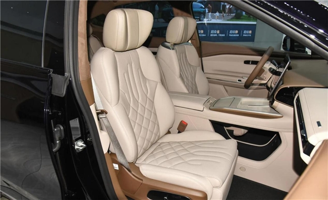 配置、权益、续航全面对比:昊铂HT凭什么比智己LS6更值得入手? 配置、权益、续航全面对比:昊铂HT凭什么比智己LS6更值得入手?