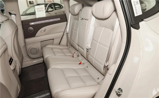 配置、权益、续航全面对比:昊铂HT凭什么比智己LS6更值得入手? 配置、权益、续航全面对比:昊铂HT凭什么比智己LS6更值得入手?