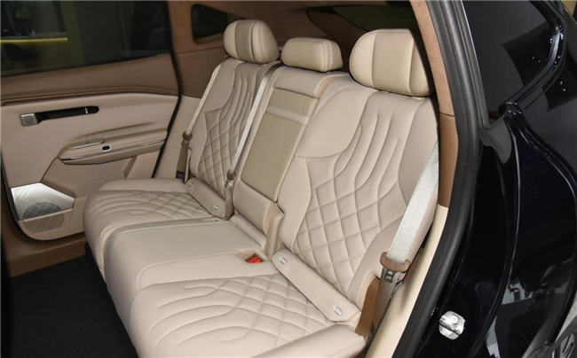 配置、权益、续航全面对比:昊铂HT凭什么比智己LS6更值得入手? 配置、权益、续航全面对比:昊铂HT凭什么比智己LS6更值得入手?