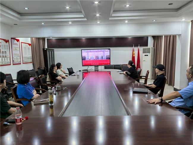 黄州区烟草专卖局（营销部）组织集中收看纪念中国人民抗日战争暨世界反法西斯战争胜利80周年大会