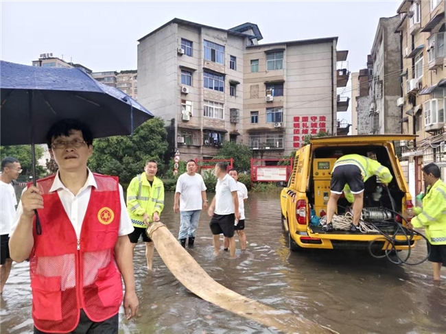 干群同心战暴雨 上下合力筑安澜