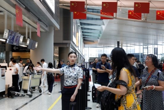 2025国庆中秋“双节”假期收官，东航近2.5万班航班承运超365万旅客