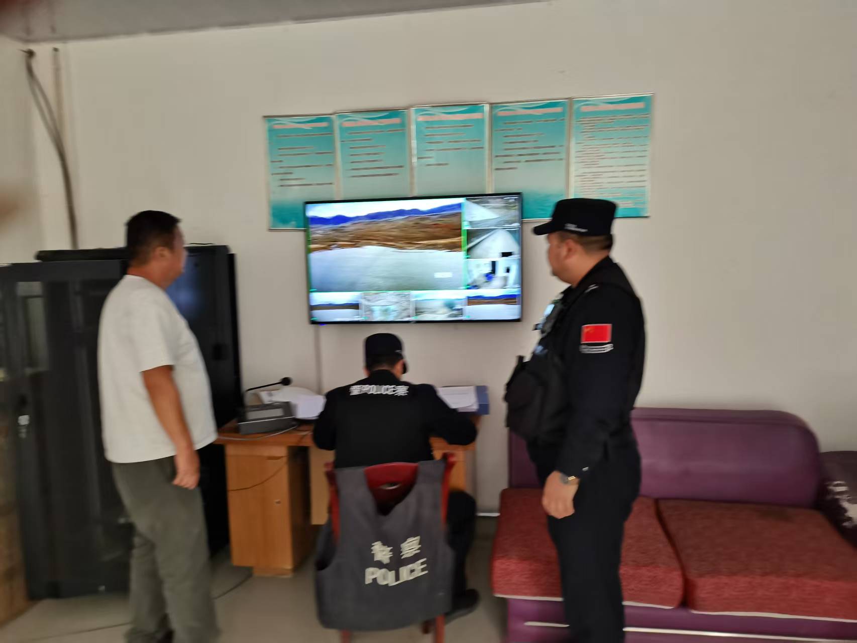 阿勒腾也木勒边境派出所开展企事业单位安全检查工作