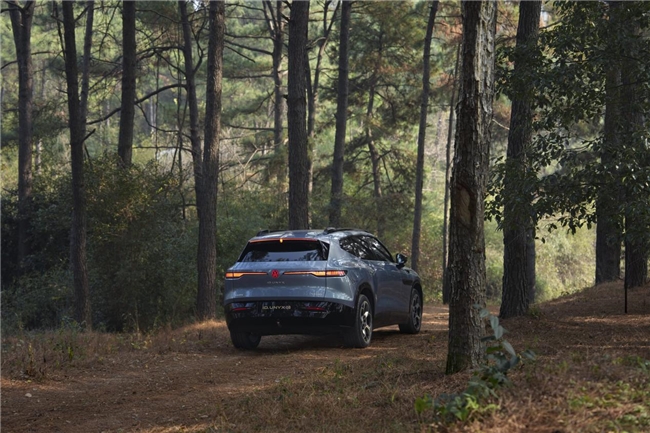 与众08:IDUNYX08大五座座舱打造全场景舒适出行体验(图1)