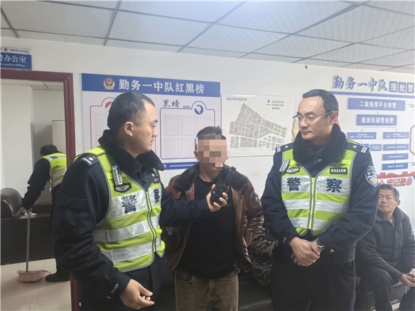 儿子举报父亲酒驾 安州交警快速查处-法制日报