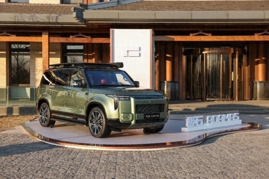 极石ADAMAS搭载REEV增程与全铝底盘，1405公里续航诠释长途基因