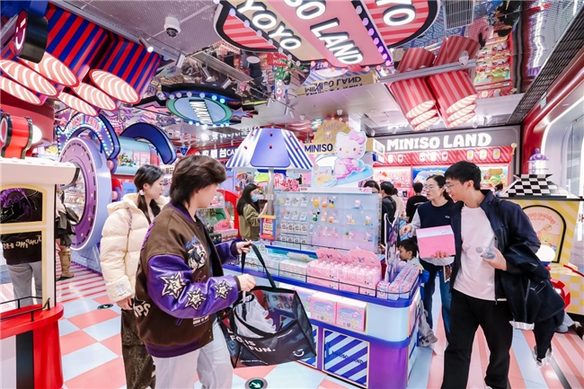 从经典IP到原创设计:名创优品MINISO杭州店解决潮玩盲盒怎么选难题