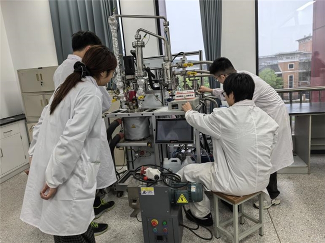 从课堂到市场：高校学子的创业逐梦路，