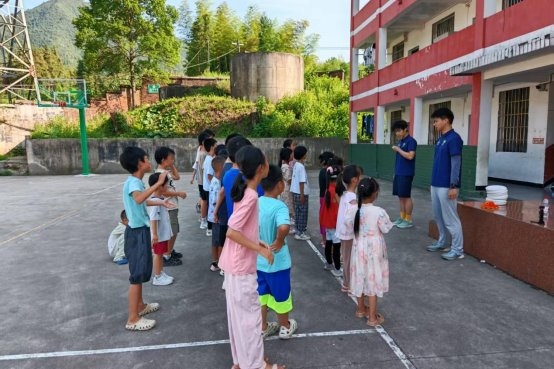 动以强身,静以润心:湖南师大“领梦者・萤火”实践团开启特色育人模式