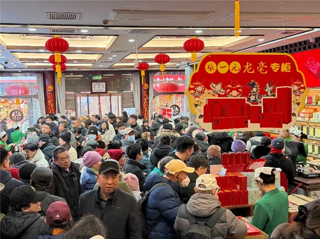 不只是一次联名，方砖厂×张一元如何放大“北京饮食文化”？