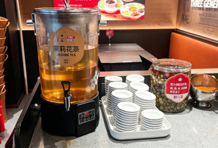 守住老味道，也要走进新时代：方砖厂×张一元联名背后的思考
