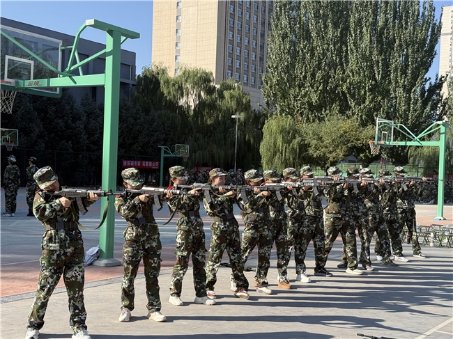 砺练戎装，青春铸魂