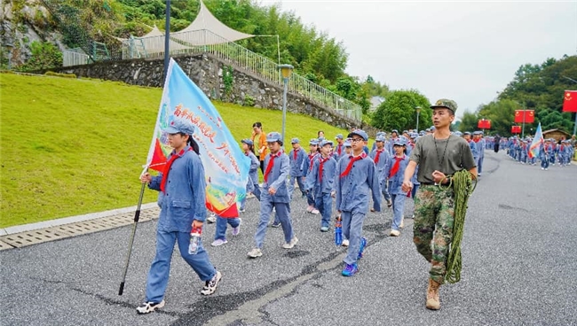 少年接力新长征，杭甬遂少先队主题大露营在洞桥营地举行