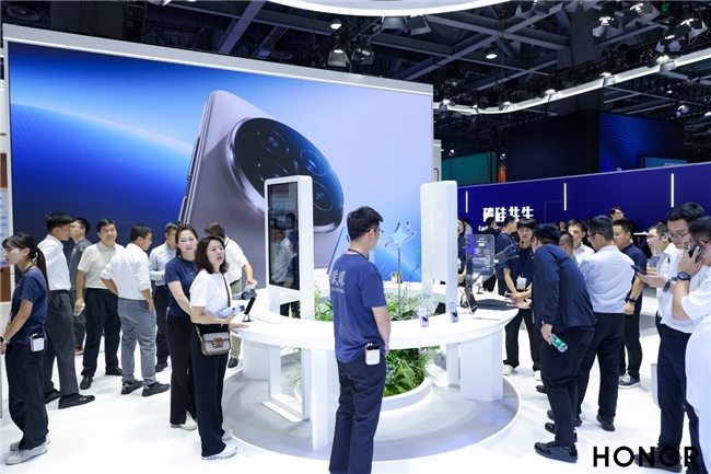 移路有AI 荣耀亮相2025移动合作伙伴大会 5G手机订货量排名第一