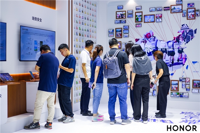 移路有AI 荣耀亮相2025移动合作伙伴大会 5G手机订货量排名第一